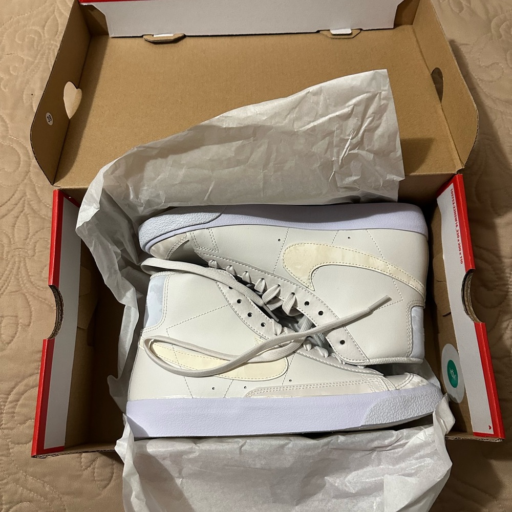 Nike Kids Blazer Mid 77 Sneakers - White and Cream